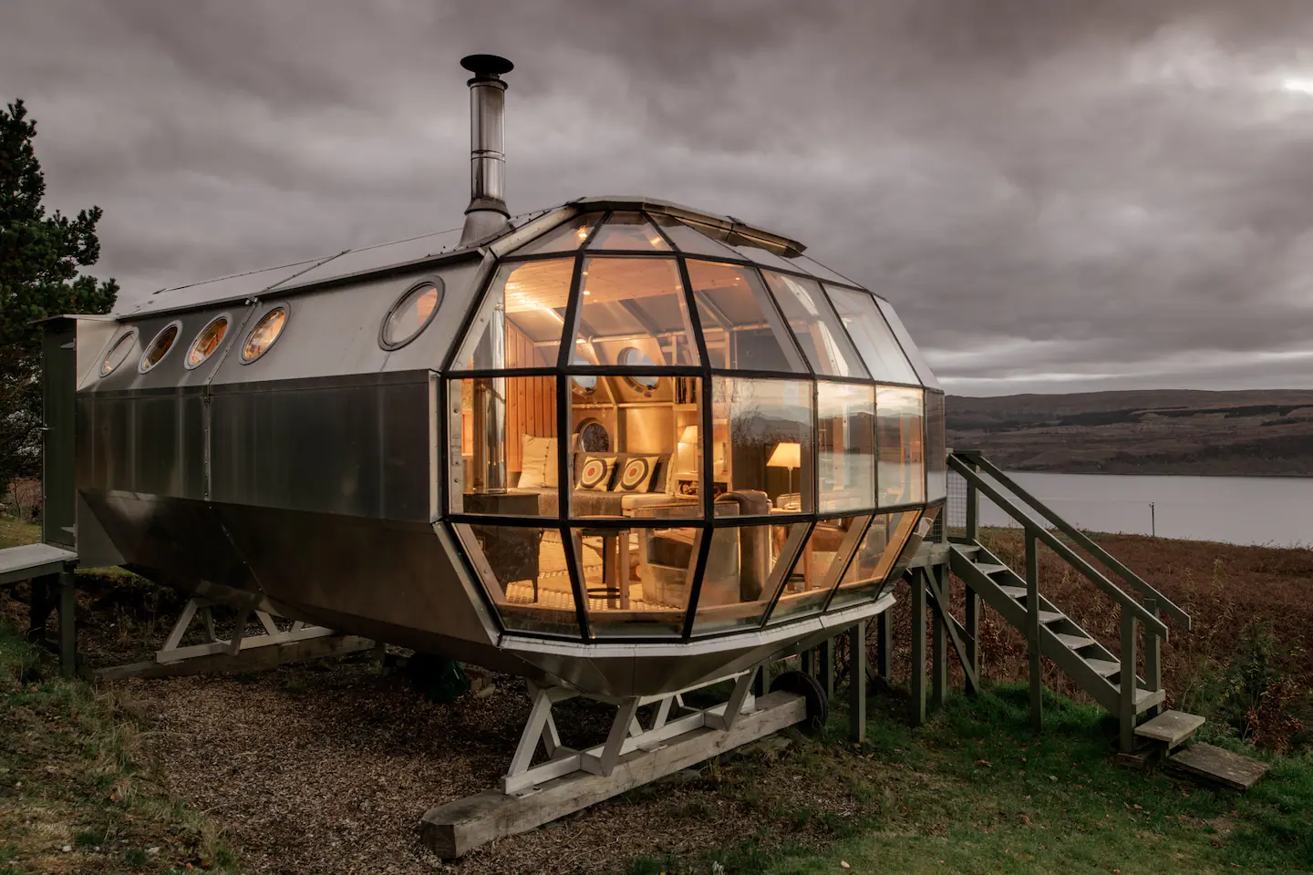AirShip002 Is a Fascinating and Secluded Airbnb in Scotland